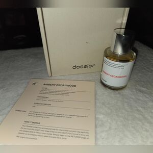 DOSSIER Ambery Cedarwood Perfume - Silver Cap